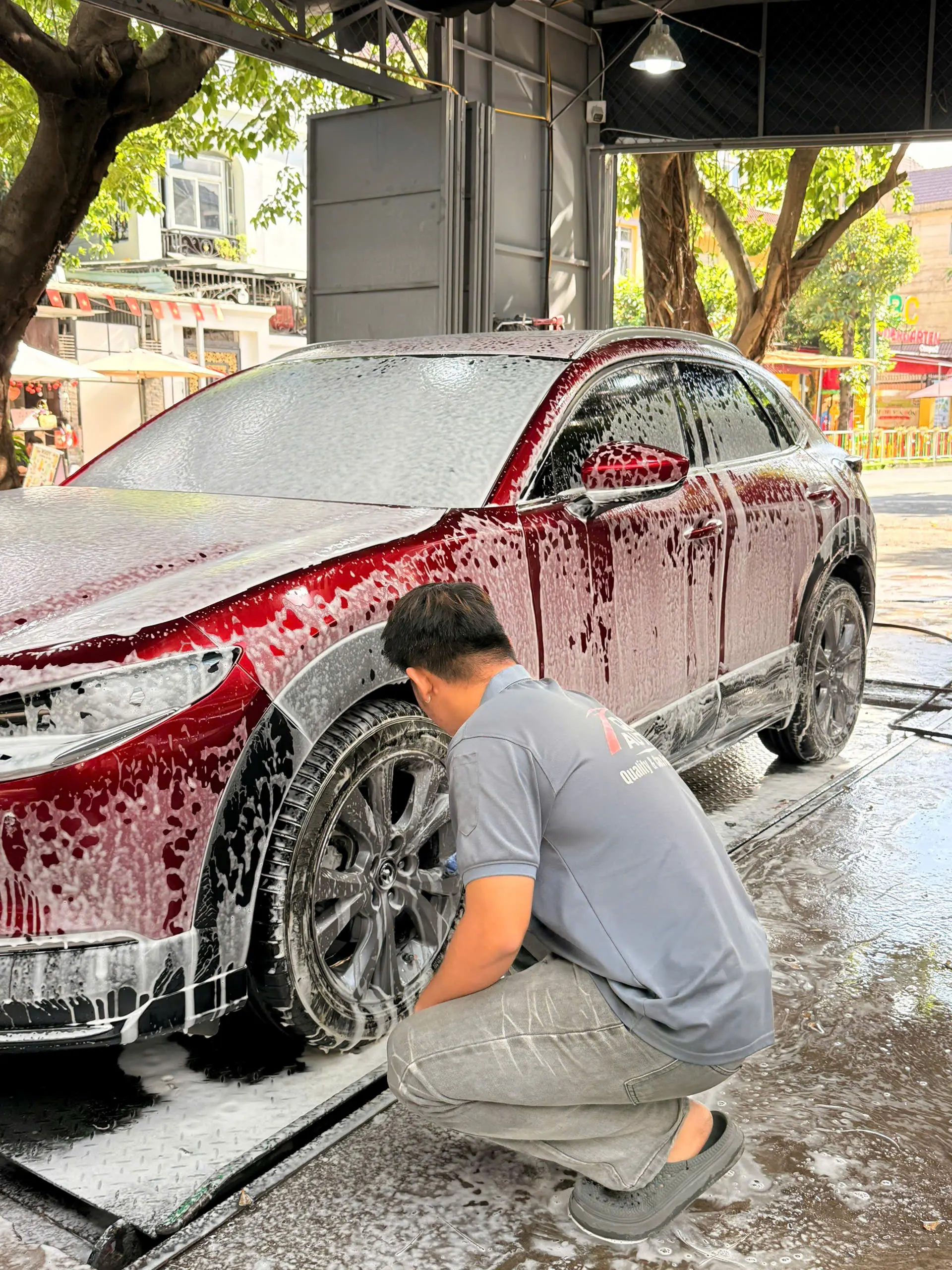 Rửa xe chuyên nghiệp tại QC Auto