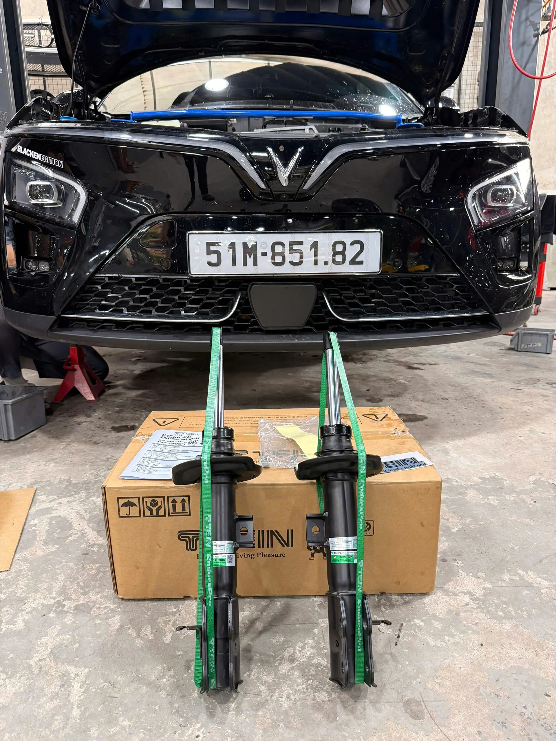 Phuộc trước Tein Basic cho VinFast VF6 VF7 — kết hợp hoàn hảo với phuộc sau Koni Active