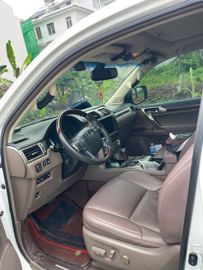 Khoang lái Lexus GX460 nội thất da màu nâu