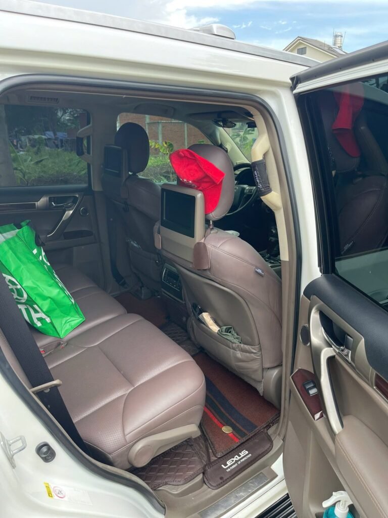 Ghế sau Lexus GX460 bọc da nâu